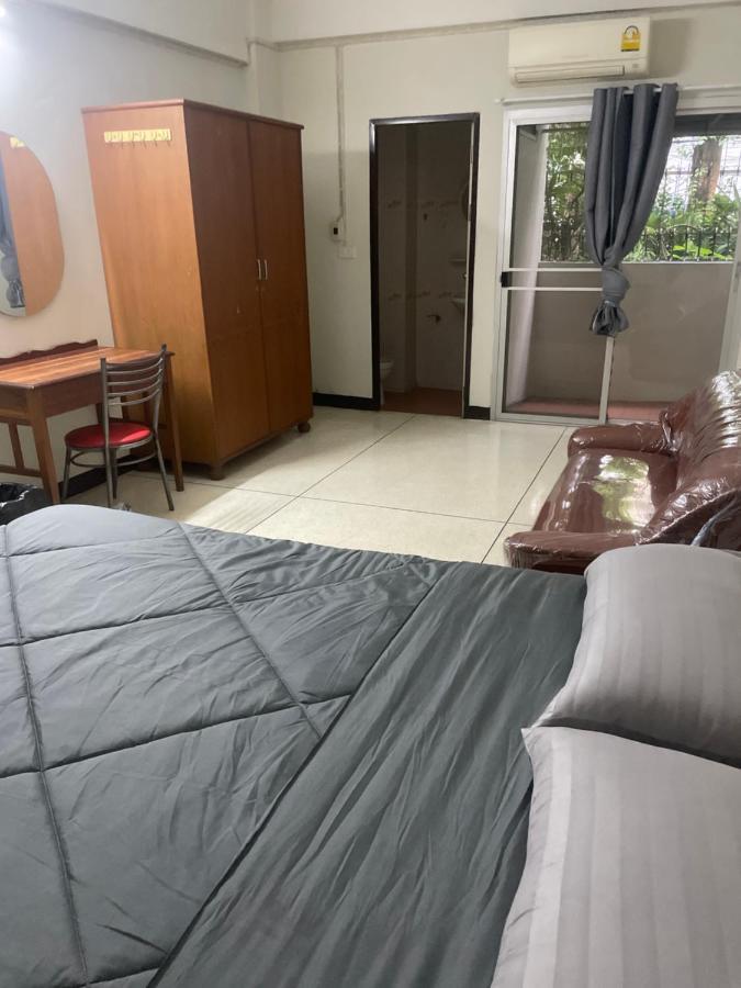 Viriyapon Apartment Bangkok Exterior photo